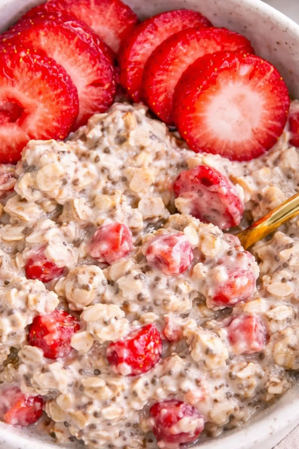 Creamy Vegan Strawberry Overnight Oats