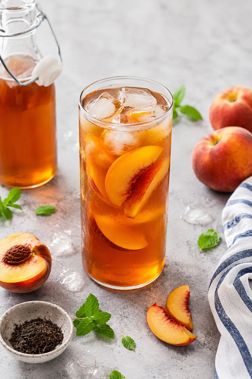 Cold Brew Iced Tea with Fresh Peach Slices