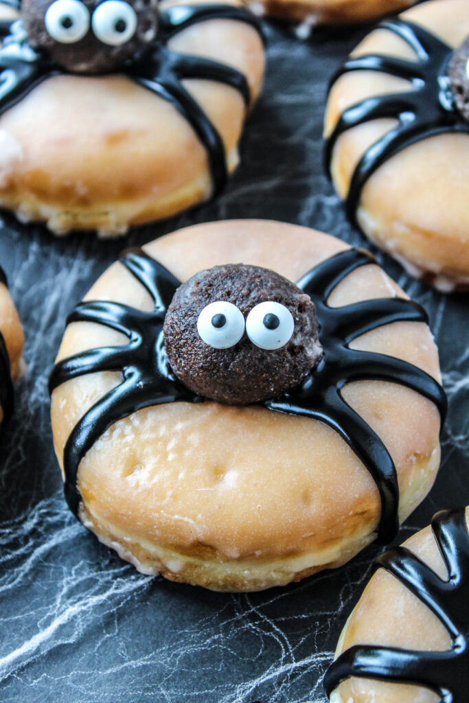 No-Bake Spider Donut Holes